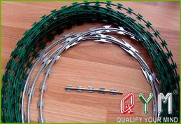 Concertina razor wire fences