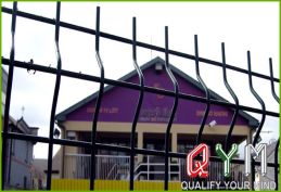 Welded wire mesh garden fence