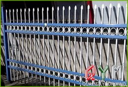 White picket vinyl fence