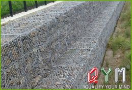 Hexagonal mesh gabion box