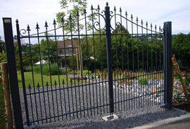 Women Drivers Smashed 3 Seconds 30 Meter Wire Mesh Fence