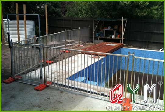 Portable swimming pool temporary fence
