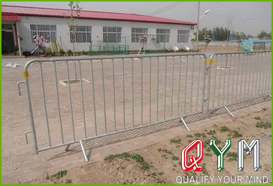 Mobile temporary fencing
