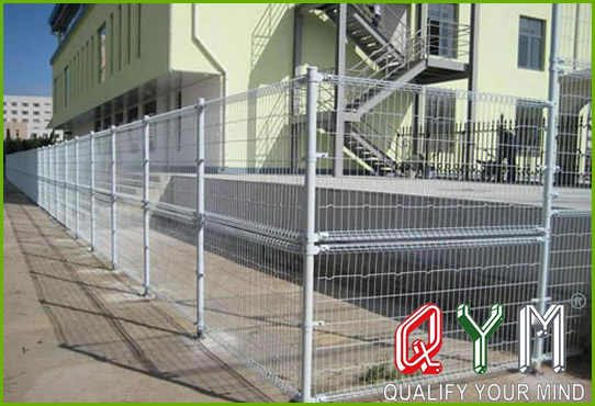 Garden wire mesh fence