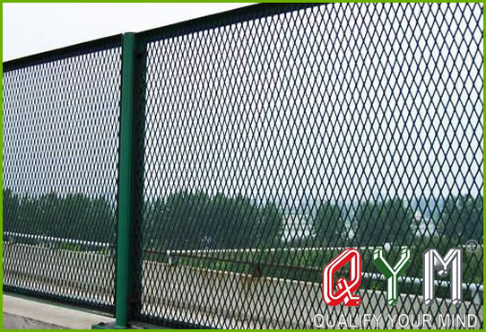 Steel mesh fence