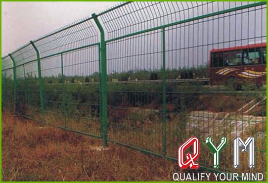 Highway guardrail fence