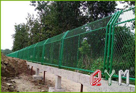 Steel sheet fence