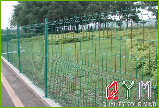 Installation of welded mesh fence