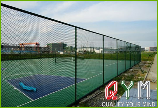 Chain link court fence
