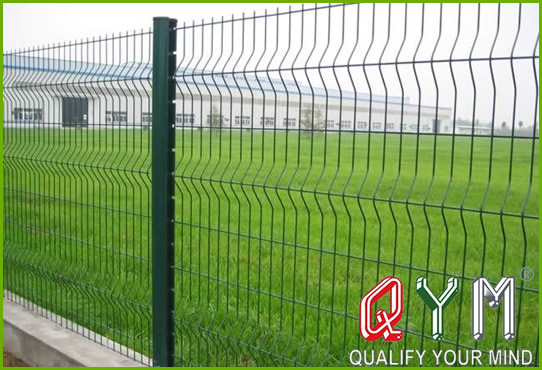 Triangular bent fence