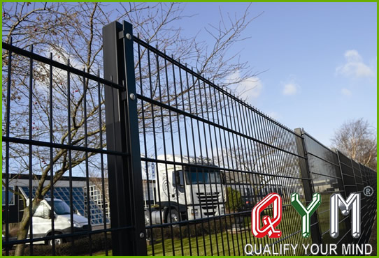 Welded double mesh fence