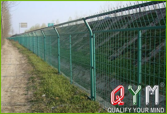 Welded mesh fence panel