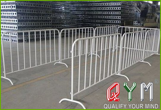 Temporary crowd control fence