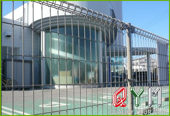 Roll top welded mesh fence panel