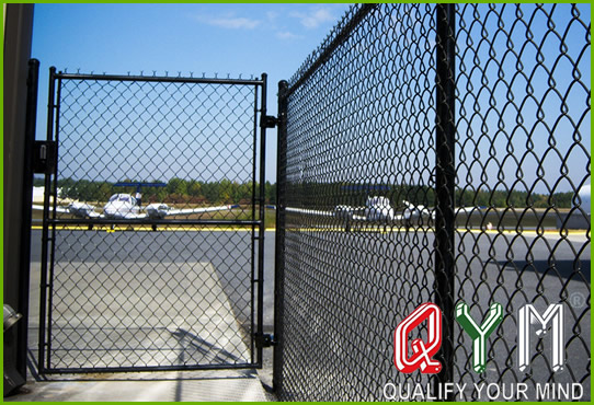 Diamond tennis court fence