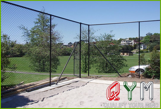 Chain link tennis court fence netting