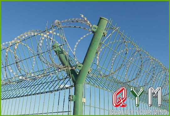 Concertina razor wire prison fence